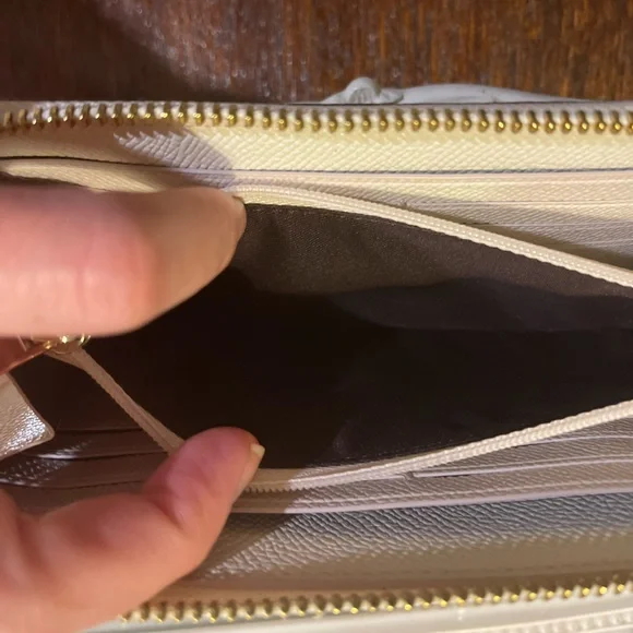 Coach Accordion White Refined Pebble Leather Zip Around Wallet - Picture 5 of 15